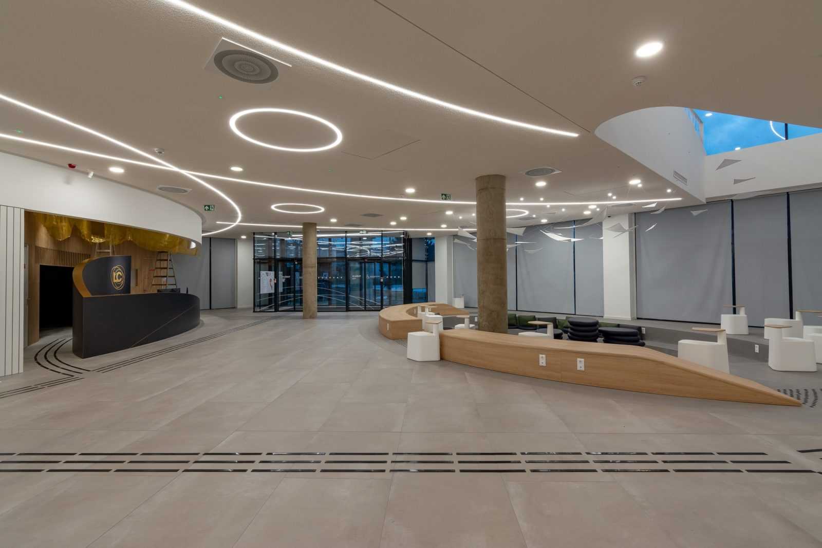 Modern lobby with sleek lighting and wooden seating at Megaholz.
