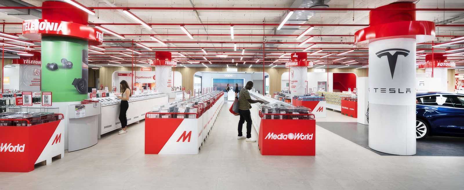 MediaWorld store interior with Tesla and Telefonia sections.