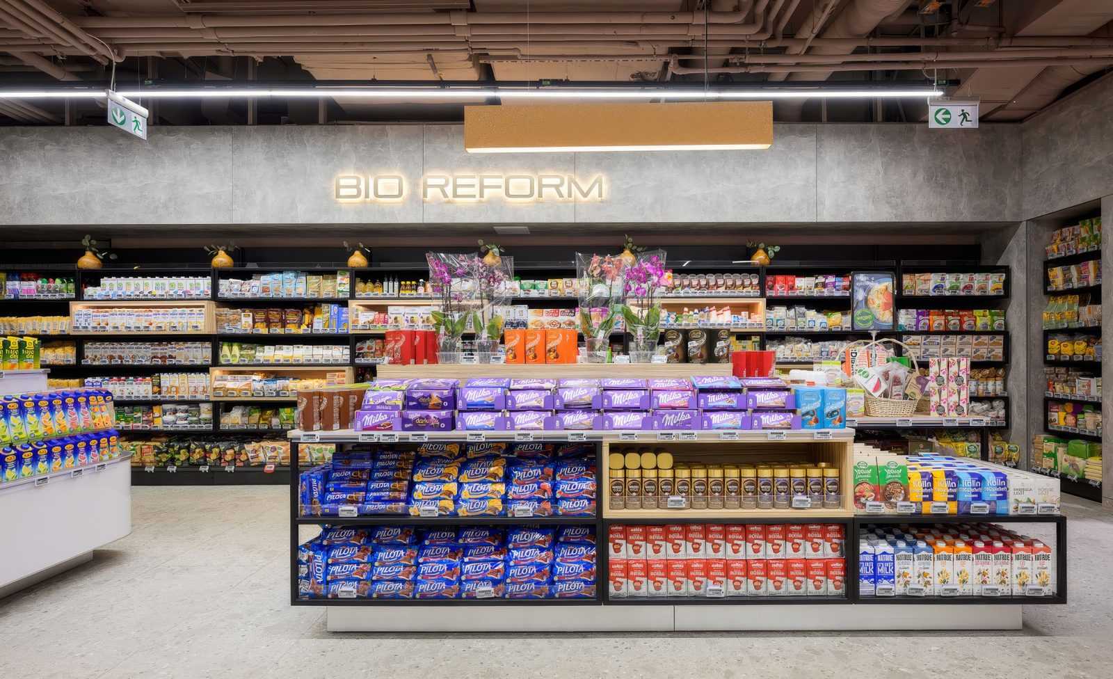 Bio Reform section in Megaholz supermarket with organic products and colorful packaging.
