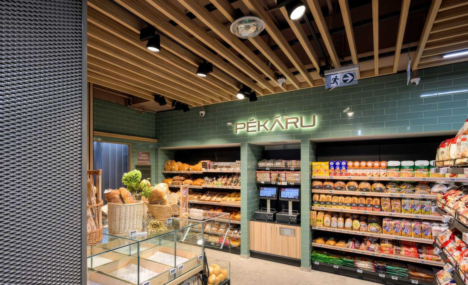 Modern bakery section with fresh bread and pastries at Megaholz store.